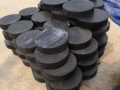 喀什板式橡胶支座由若干层橡胶片与薄钢板经加压硫化